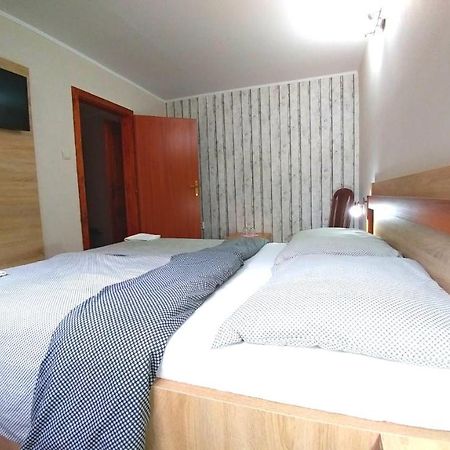 Pod Hradom Restaurant & Pension Topoľčany Eksteriør billede