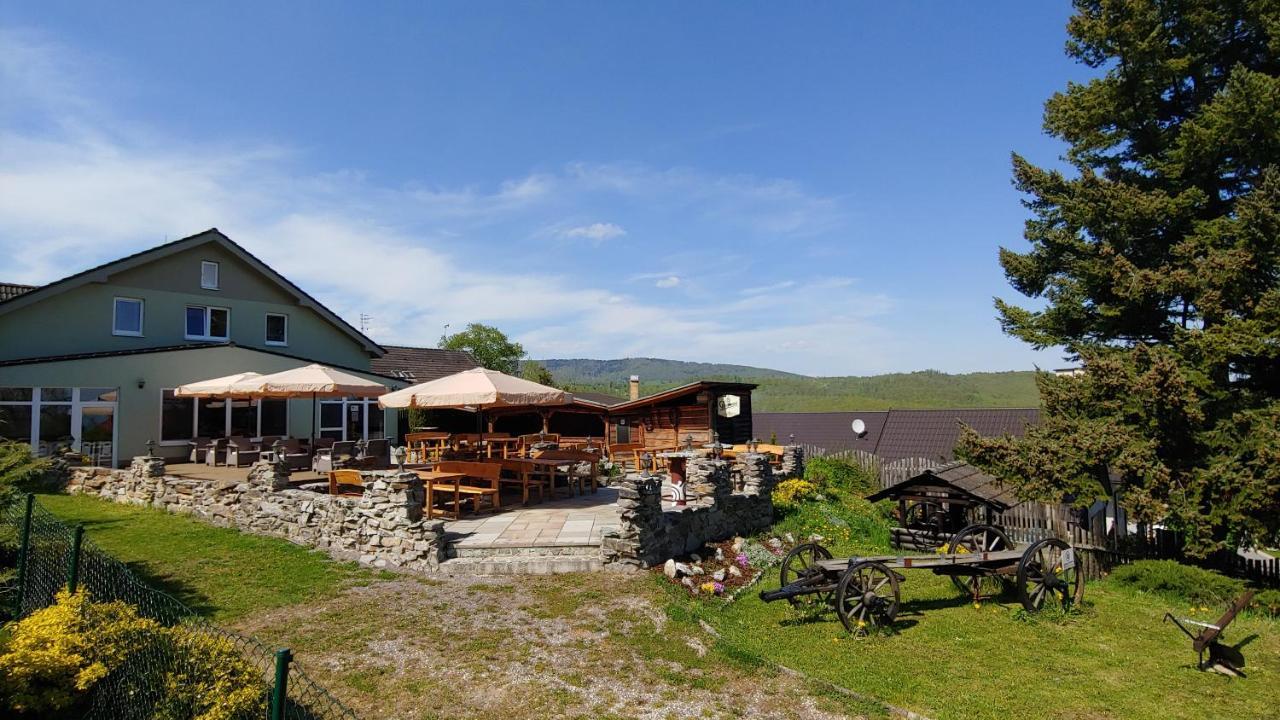 Pod Hradom Restaurant & Pension Topoľčany Eksteriør billede