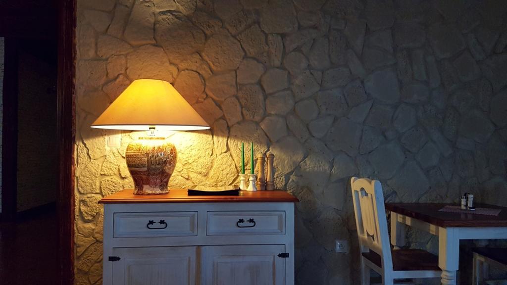 Pod Hradom Restaurant & Pension Topoľčany Eksteriør billede