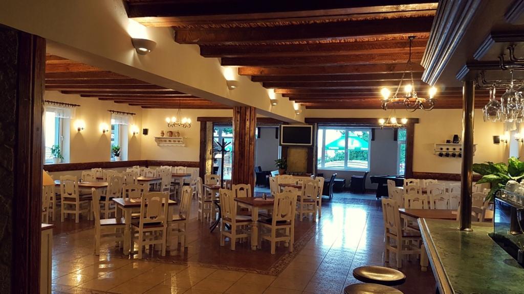 Pod Hradom Restaurant & Pension Topoľčany Eksteriør billede
