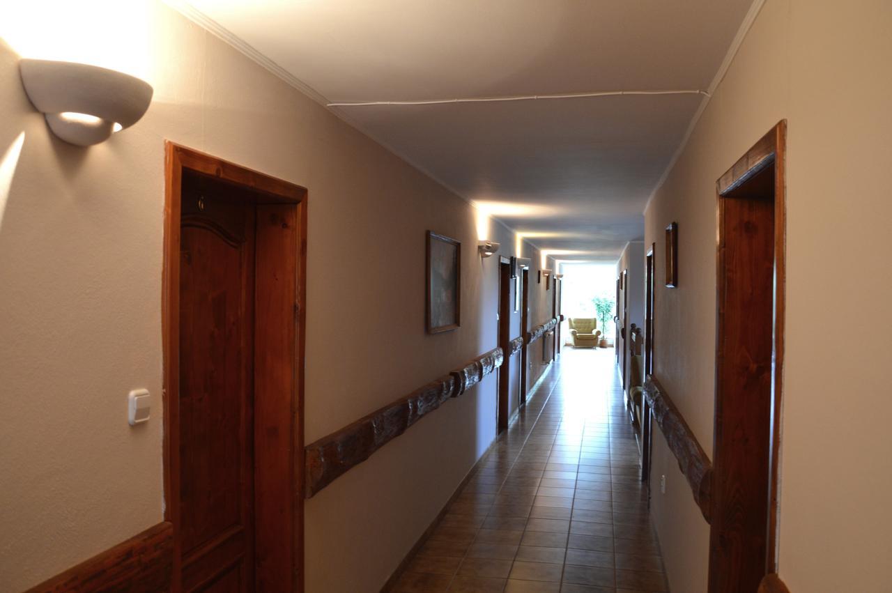 Pod Hradom Restaurant & Pension Topoľčany Eksteriør billede