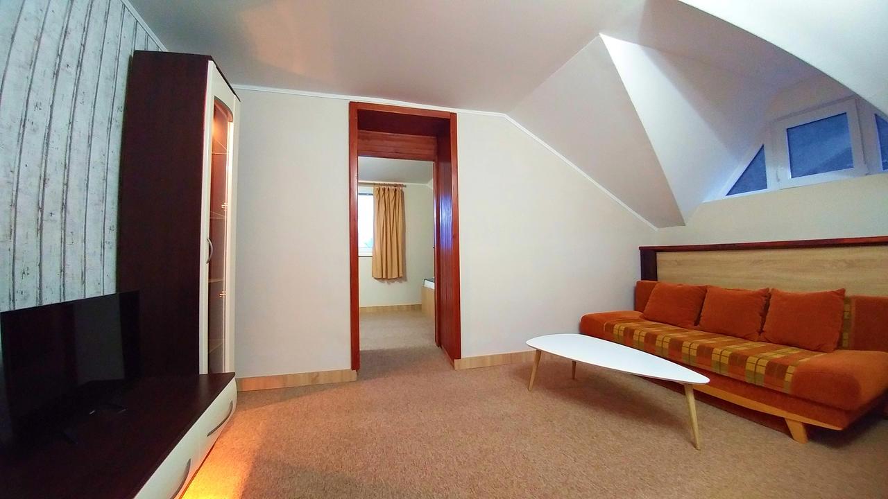 Pod Hradom Restaurant & Pension Topoľčany Eksteriør billede