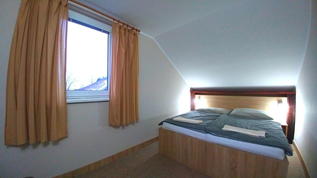 Pod Hradom Restaurant & Pension Topoľčany Eksteriør billede