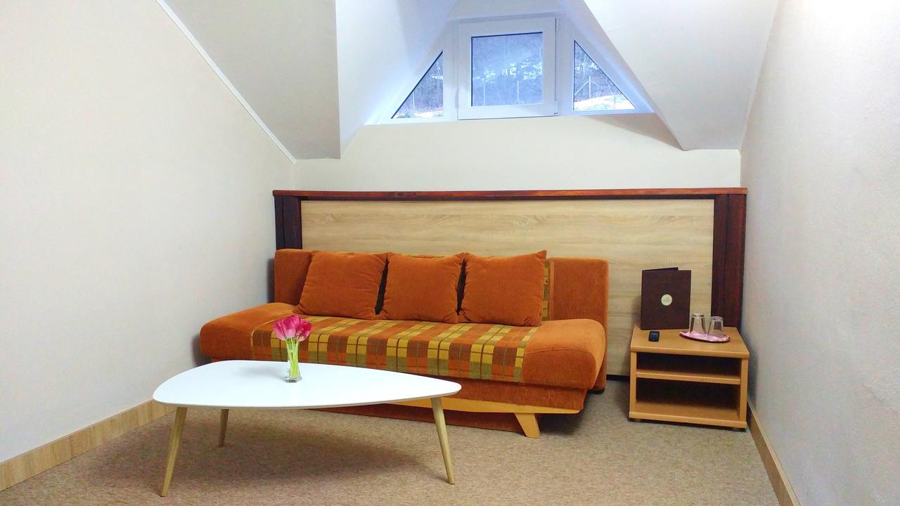 Pod Hradom Restaurant & Pension Topoľčany Eksteriør billede