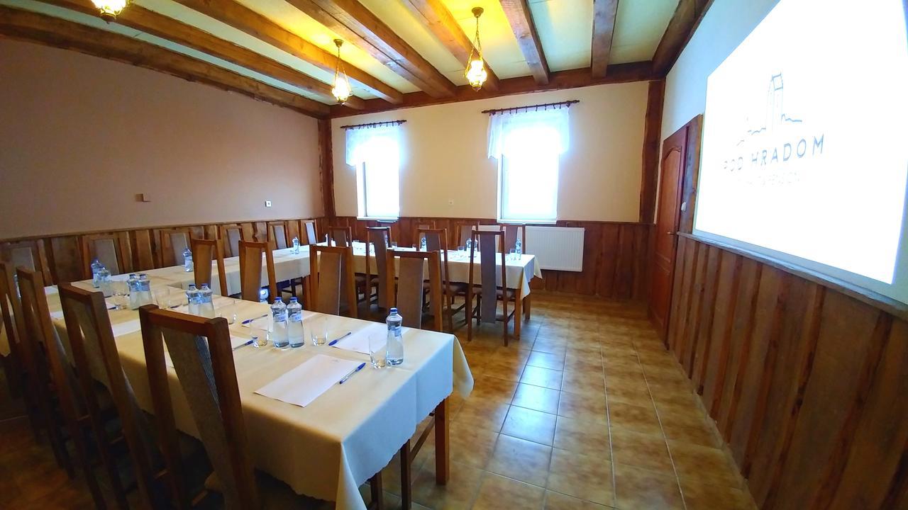 Pod Hradom Restaurant & Pension Topoľčany Eksteriør billede