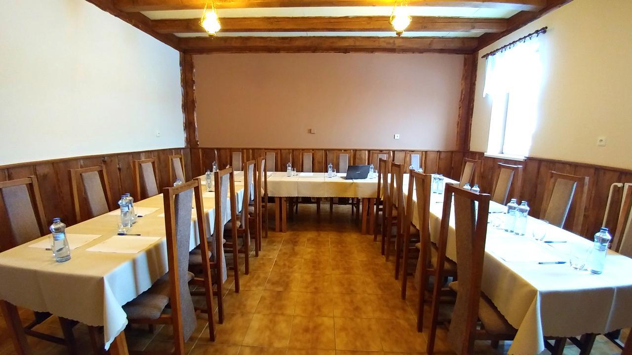 Pod Hradom Restaurant & Pension Topoľčany Eksteriør billede