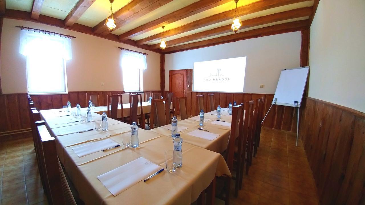 Pod Hradom Restaurant & Pension Topoľčany Eksteriør billede
