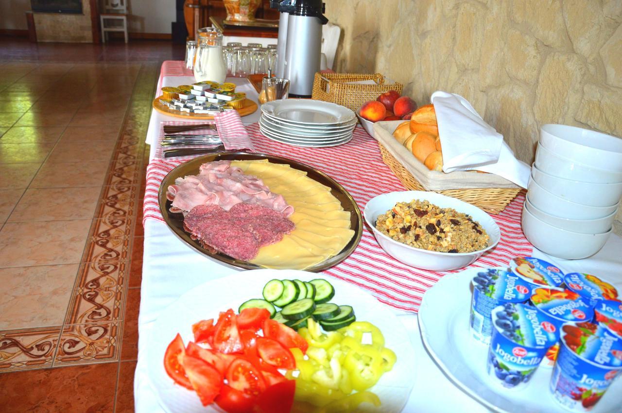 Pod Hradom Restaurant & Pension Topoľčany Eksteriør billede